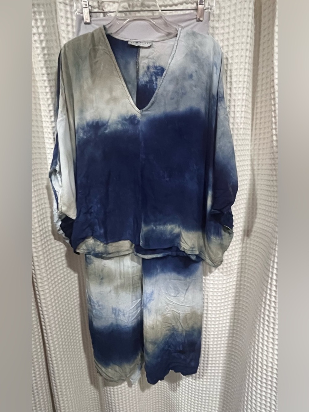 bryn Walker Cream and Blue Tie-Dye Set
